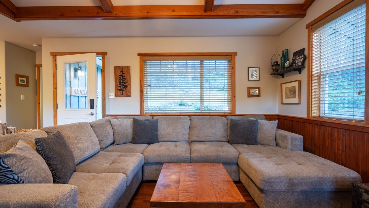 Photo of Livingroom in Metchosin