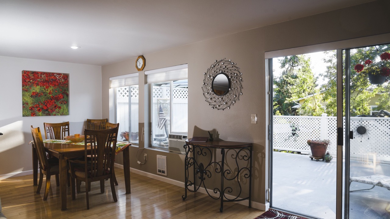 Photo of Livingroom in Broadview
