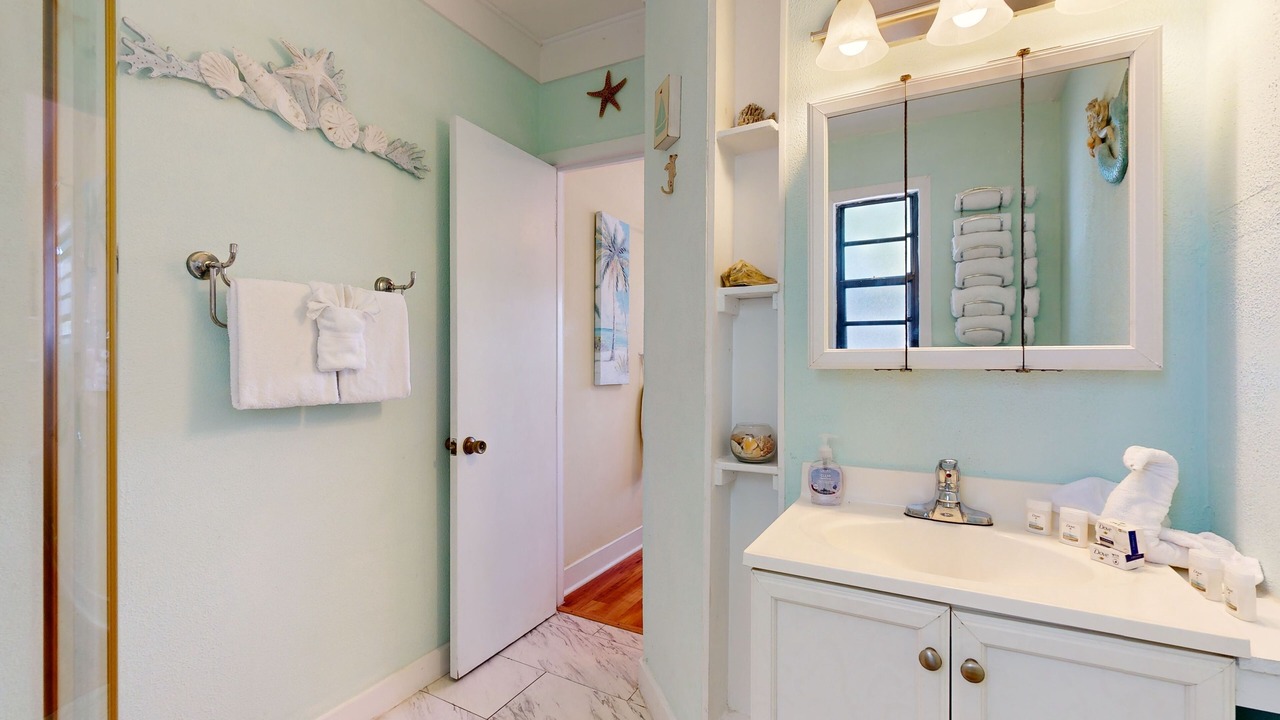 Photo of Bathroom in Largo Gardens