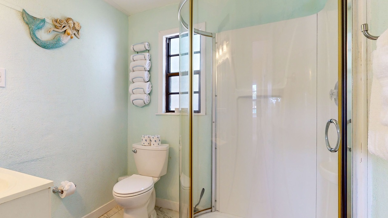 Photo of Bathroom in Largo Gardens