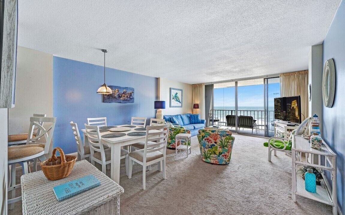Photo of Livingroom in Arcadian Shores
