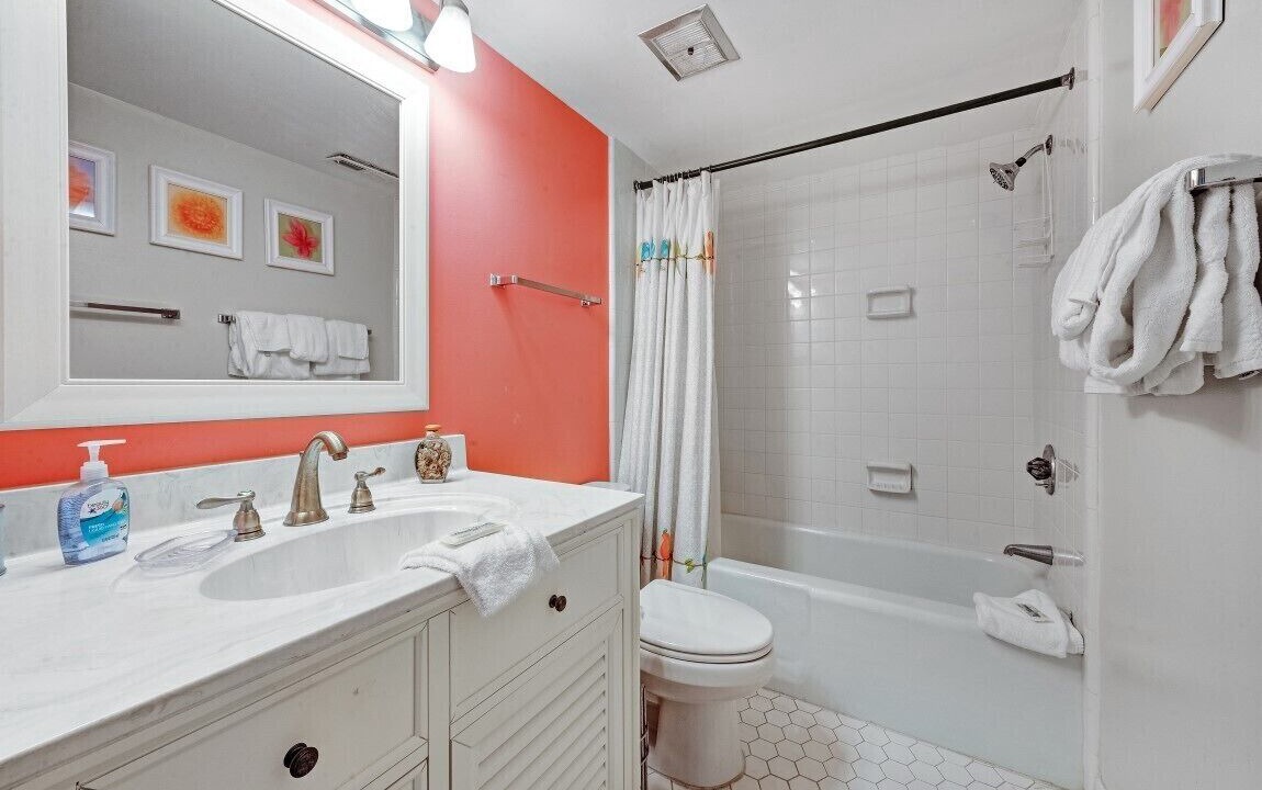 Photo of Bathroom in Arcadian Shores