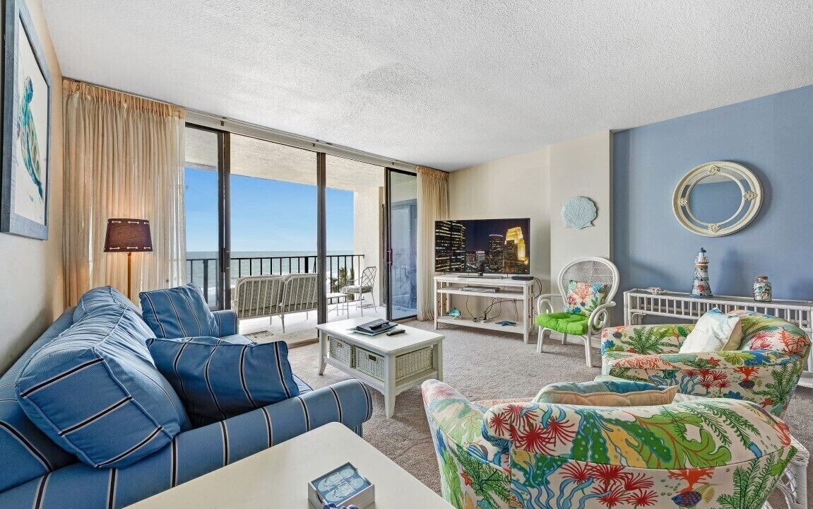 Photo of Livingroom in Arcadian Shores