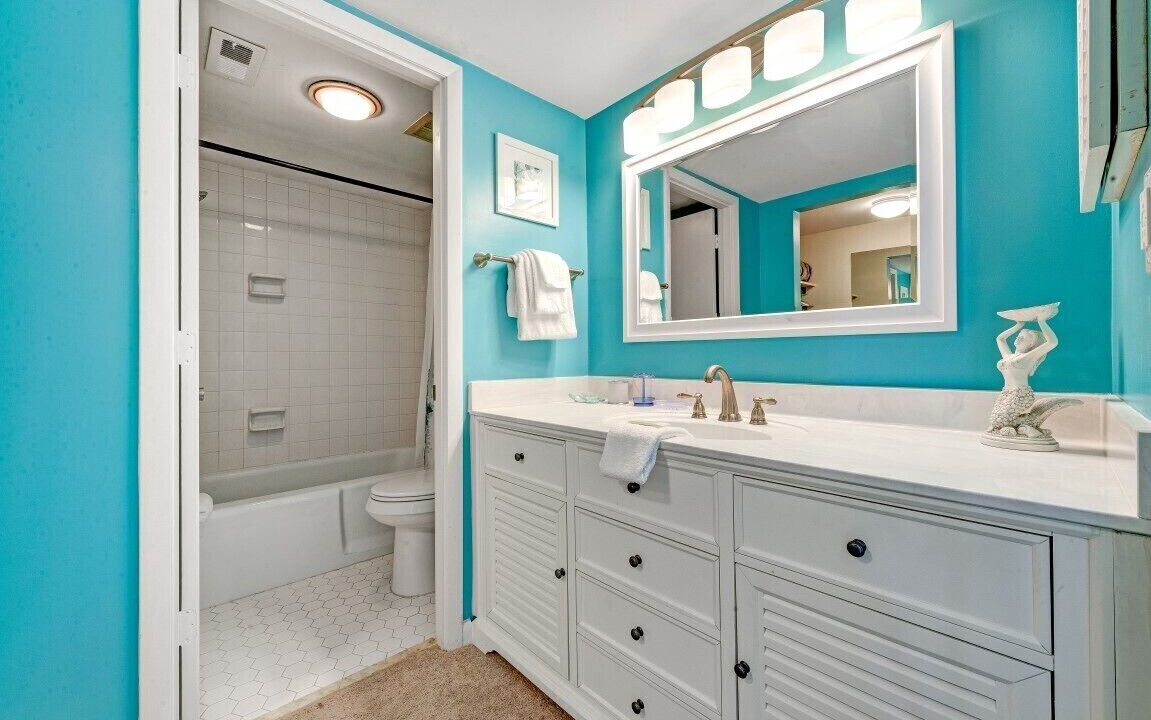 Photo of Bathroom in Arcadian Shores