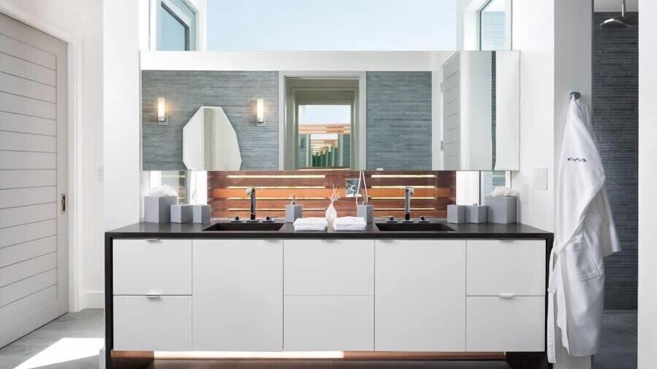 Photo of Bathroom in Leeward Settlement