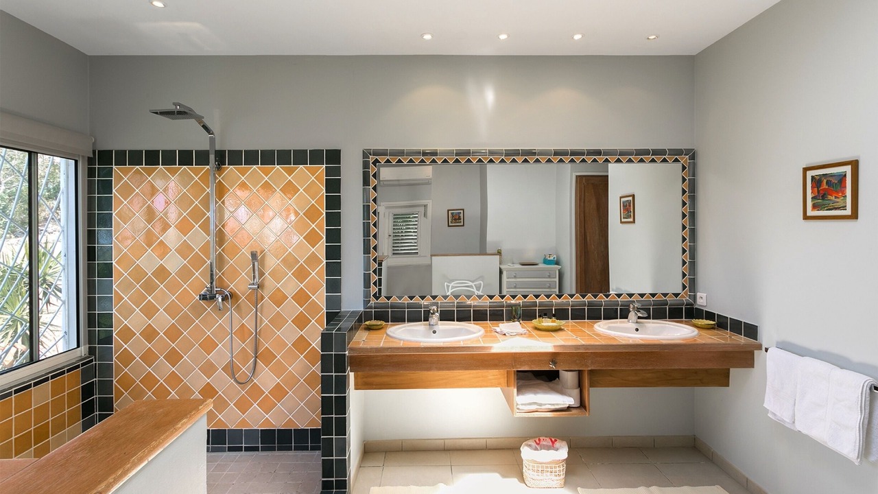 Photo of Bathroom in Les Terres Basses