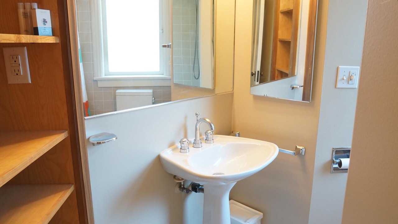 Photo of Bathroom in Broadway
