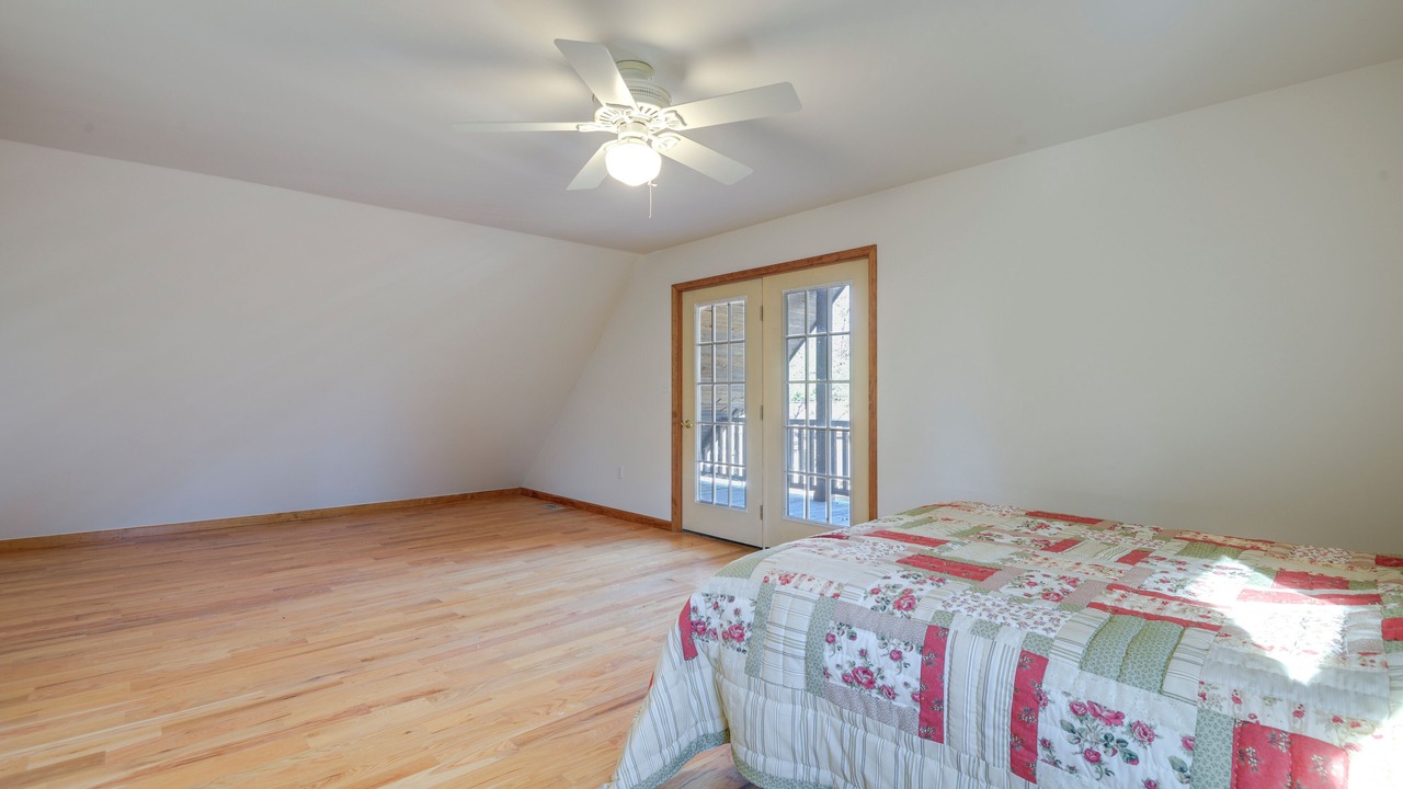 Photo of Bedroom in Benton