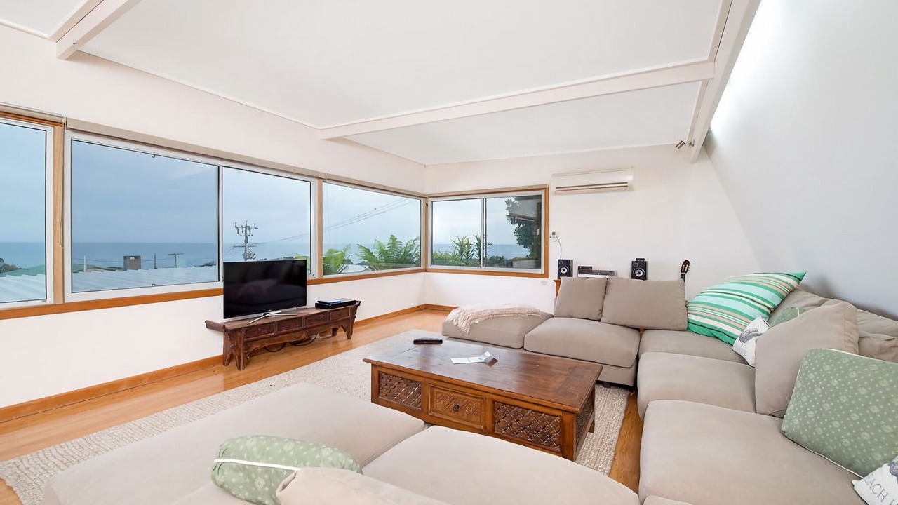 Photo of Livingroom in Skenes Creek