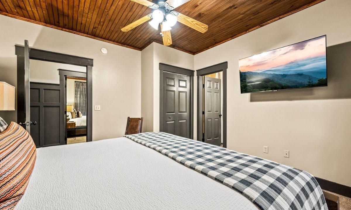 Photo of Bedroom in Chalet Village
