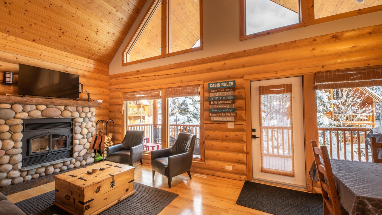 Photo of Livingroom in East Kootenay