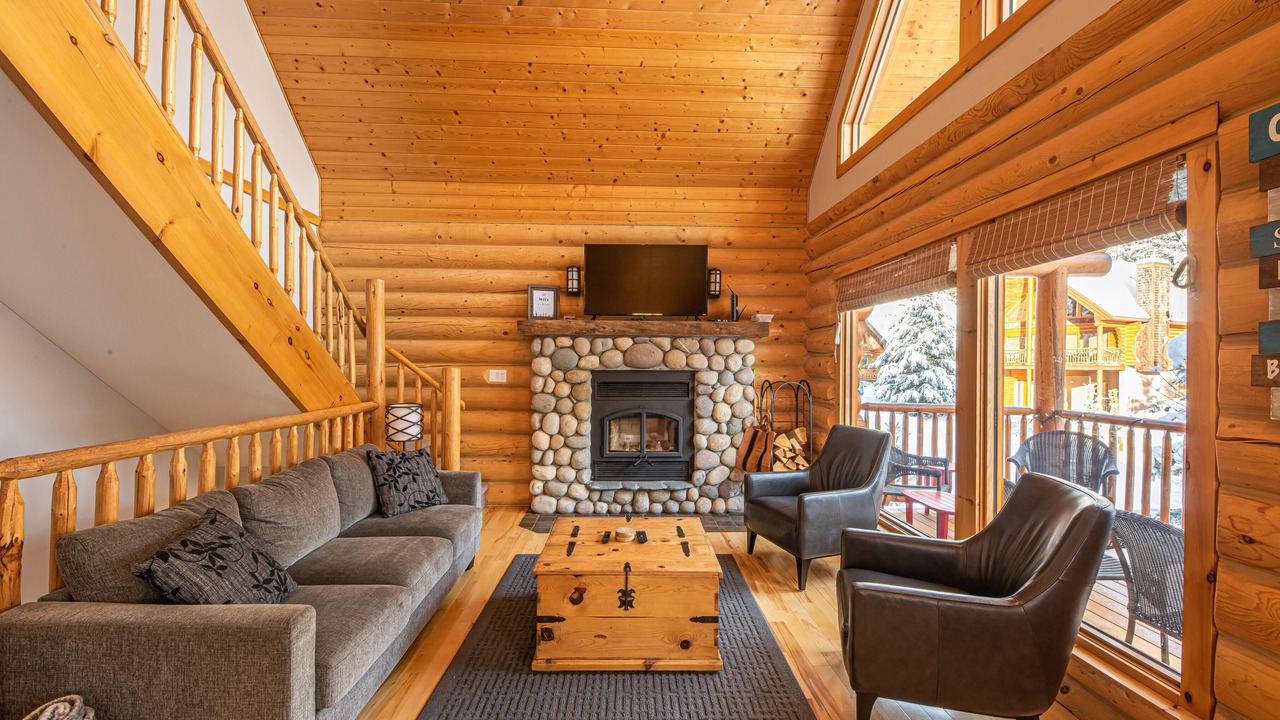 Photo of Livingroom in East Kootenay