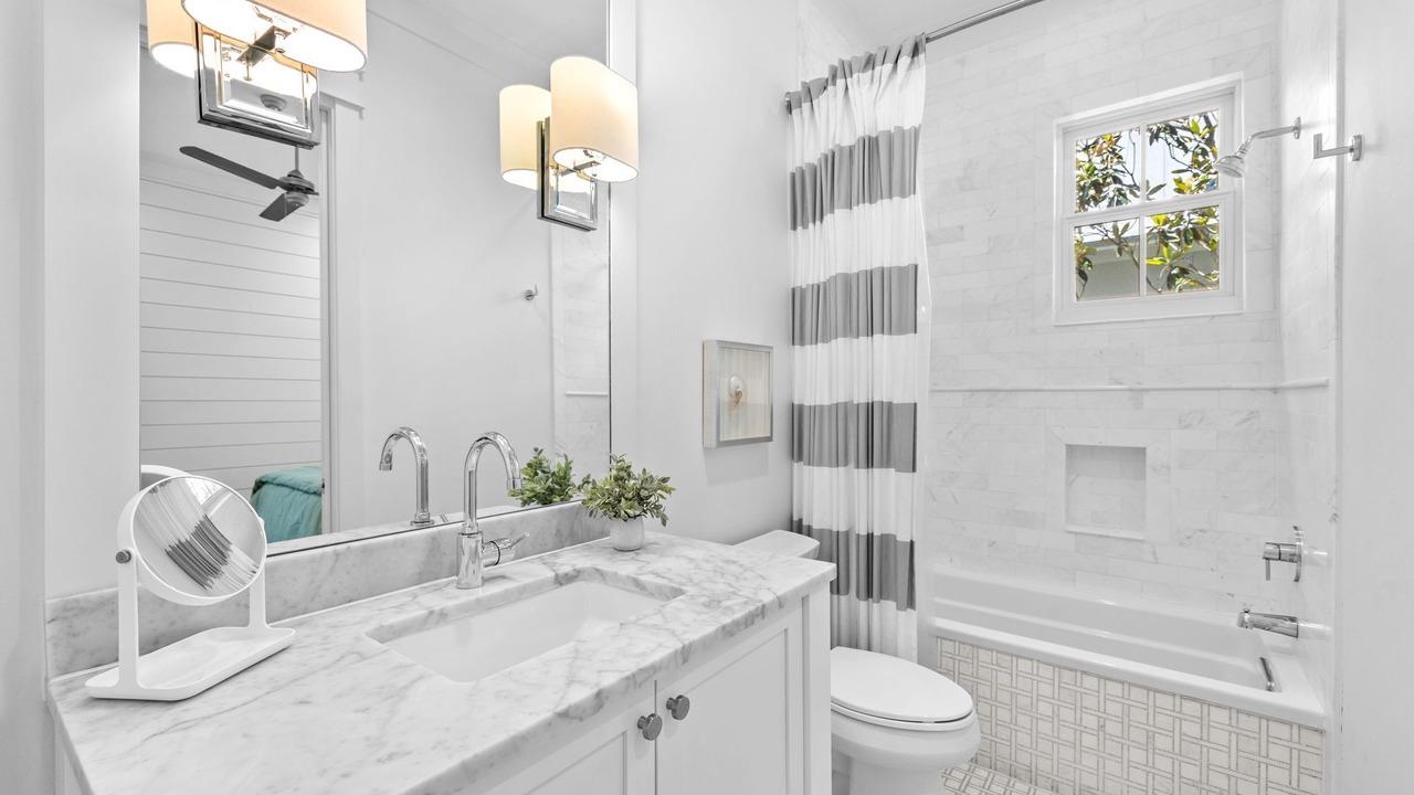 Photo of Bathroom in Beach District