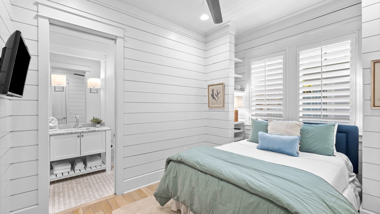 Photo of Bedroom in Beach District