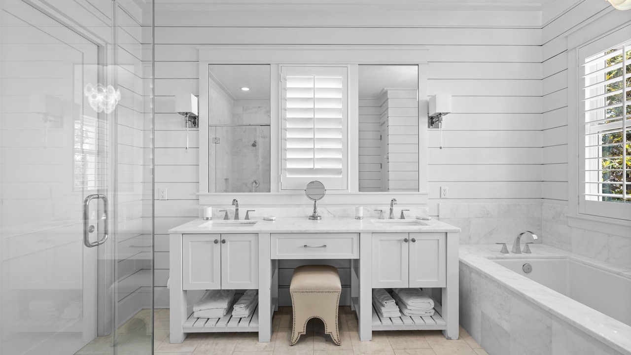 Photo of Bathroom in Beach District