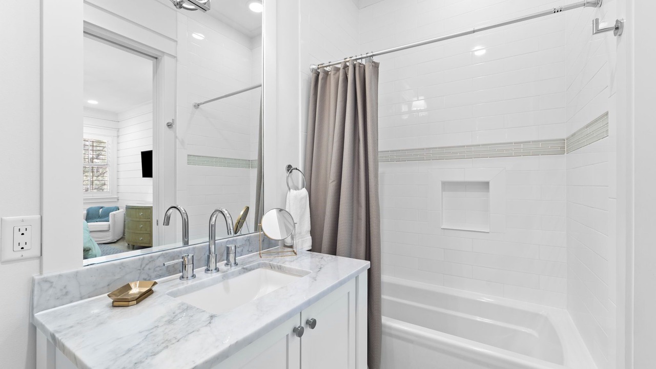 Photo of Bathroom in Beach District