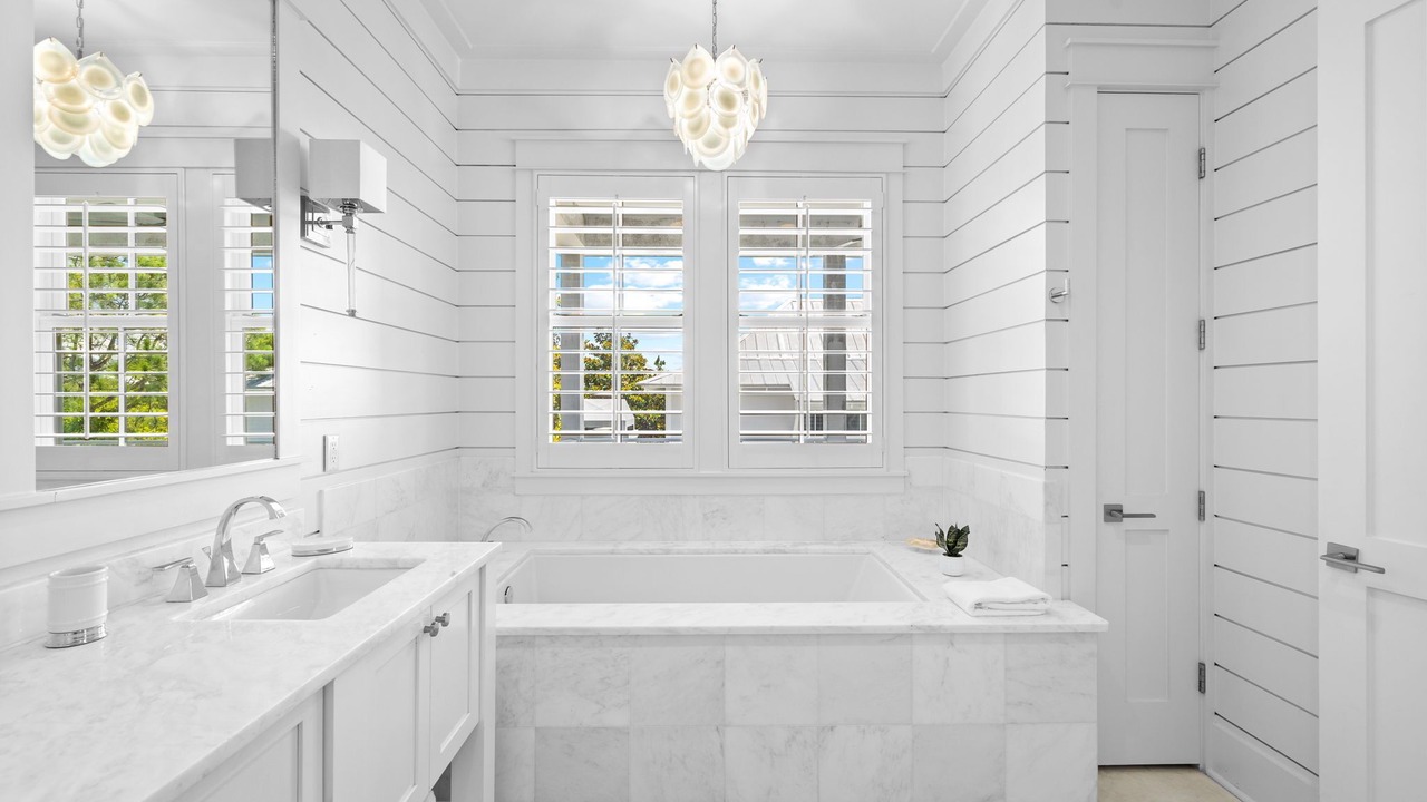 Photo of Bathroom in Beach District