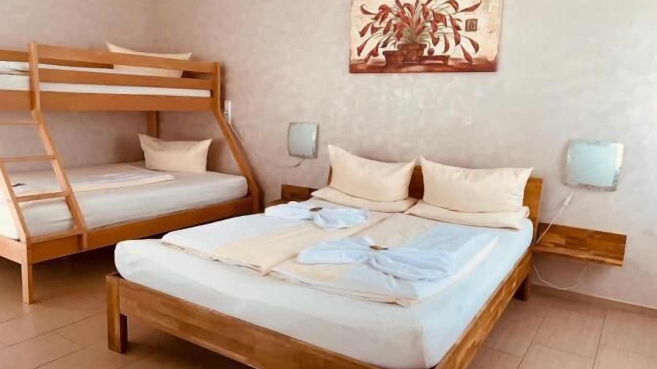 Photo of Bedroom in Rust