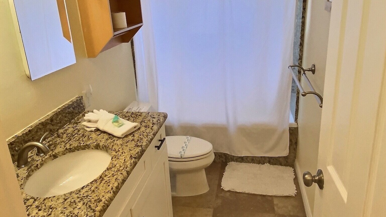Photo of Bathroom in Caloosahatchee