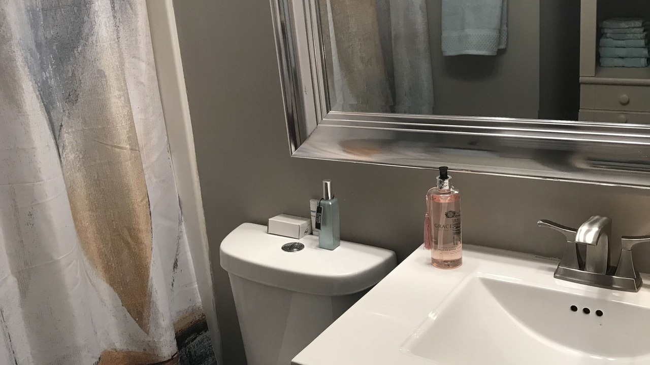 Photo of Bathroom in Folly Field