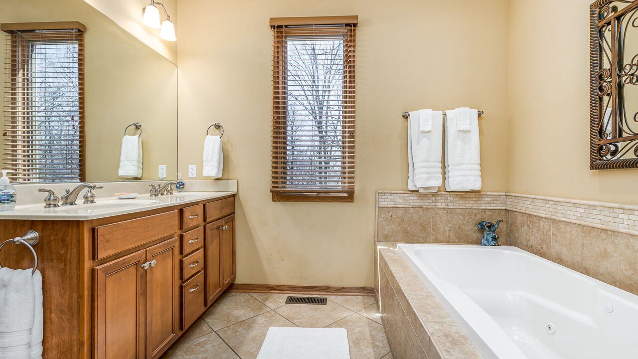 Photo of Bathroom in The Galena Territory
