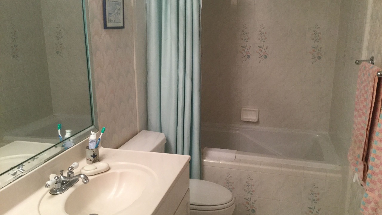 Photo of Bathroom in Folly Field