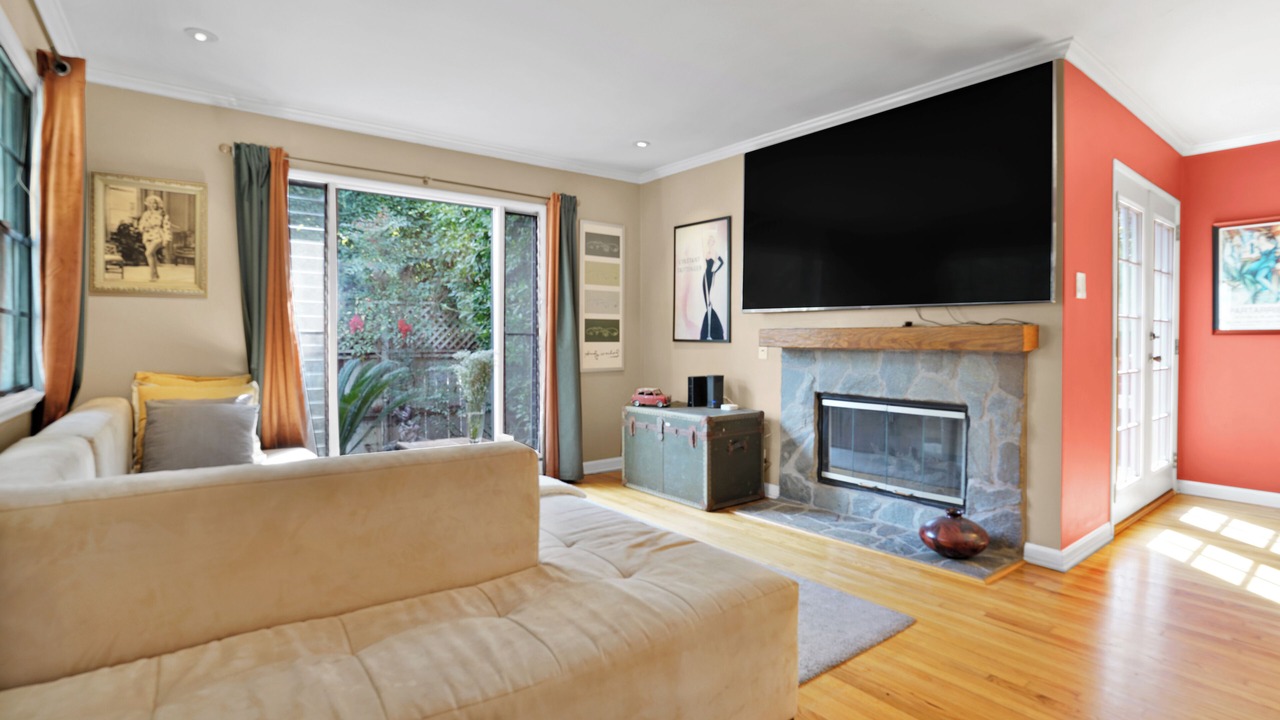 Photo of Livingroom in Del Rey