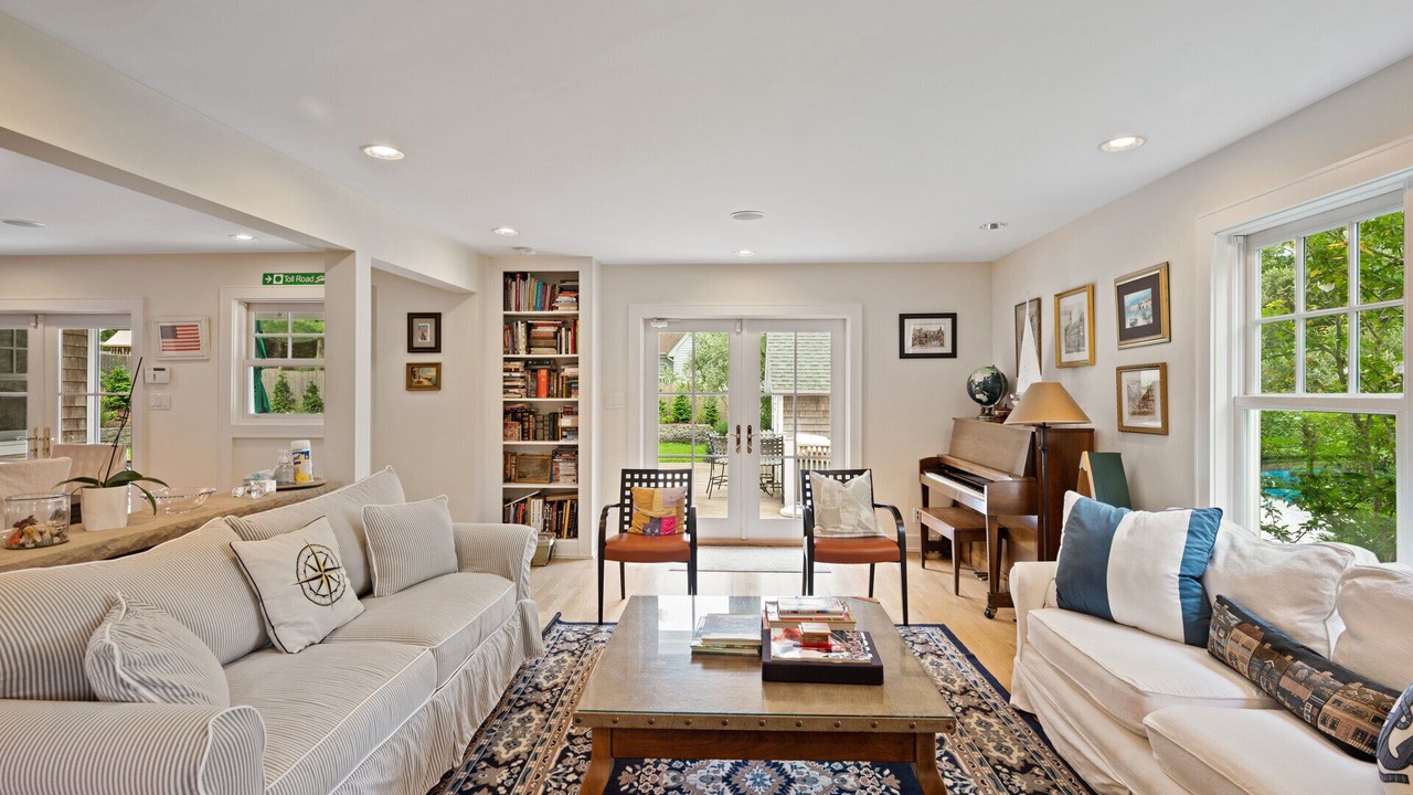 Photo of Livingroom in East Hampton North