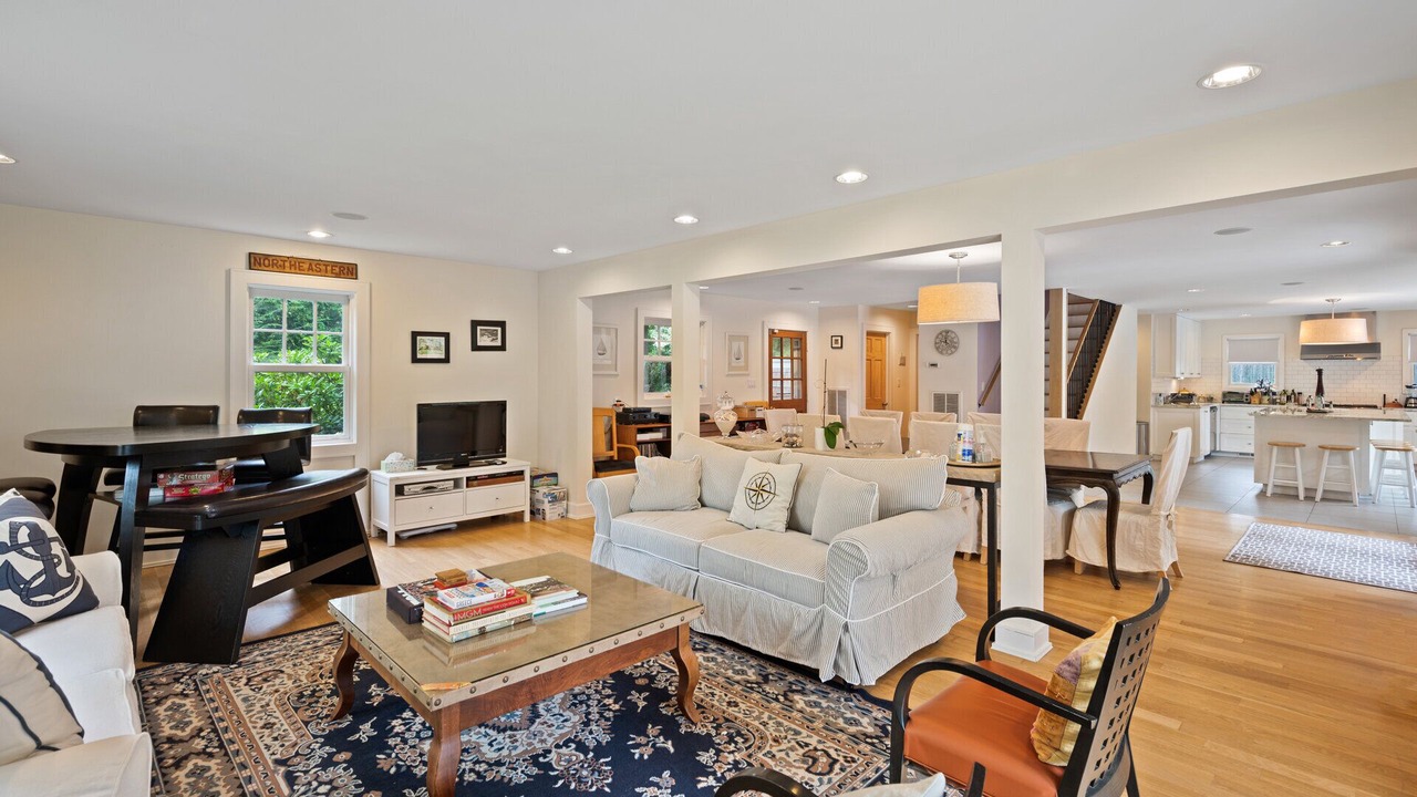 Photo of Livingroom in East Hampton North