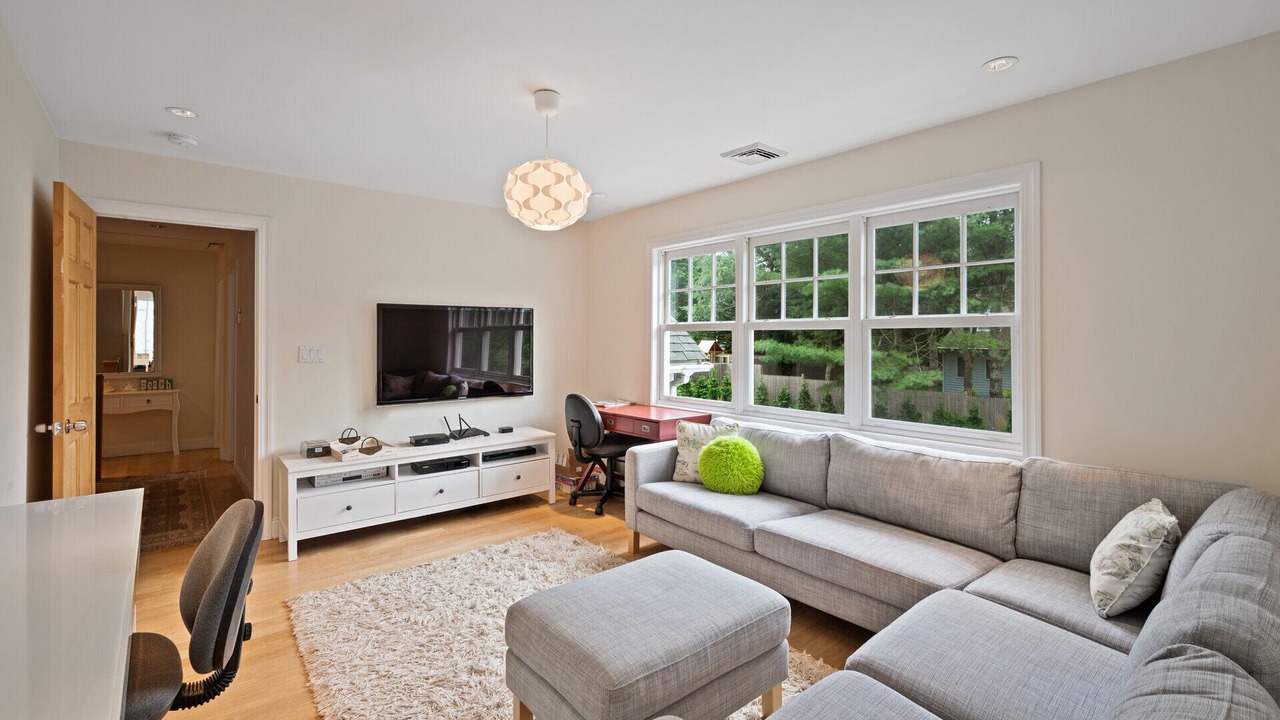 Photo of Livingroom in East Hampton North