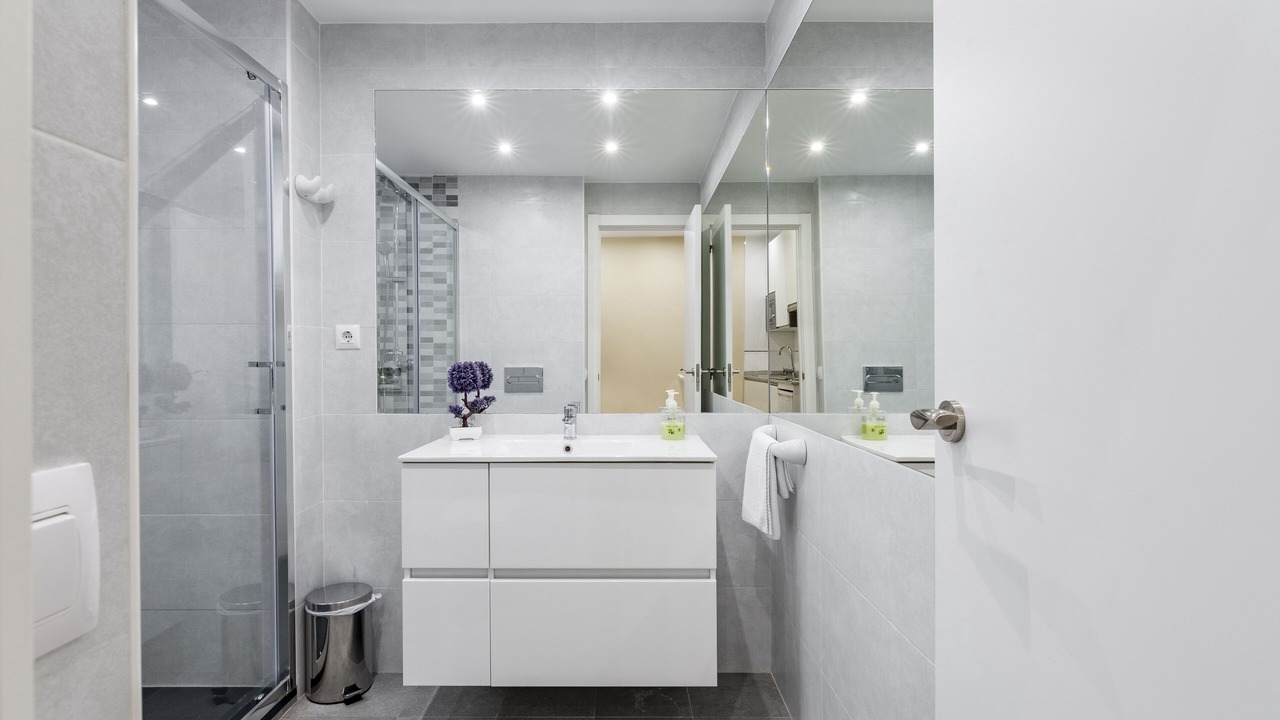 Photo of Bathroom in Trafalgar