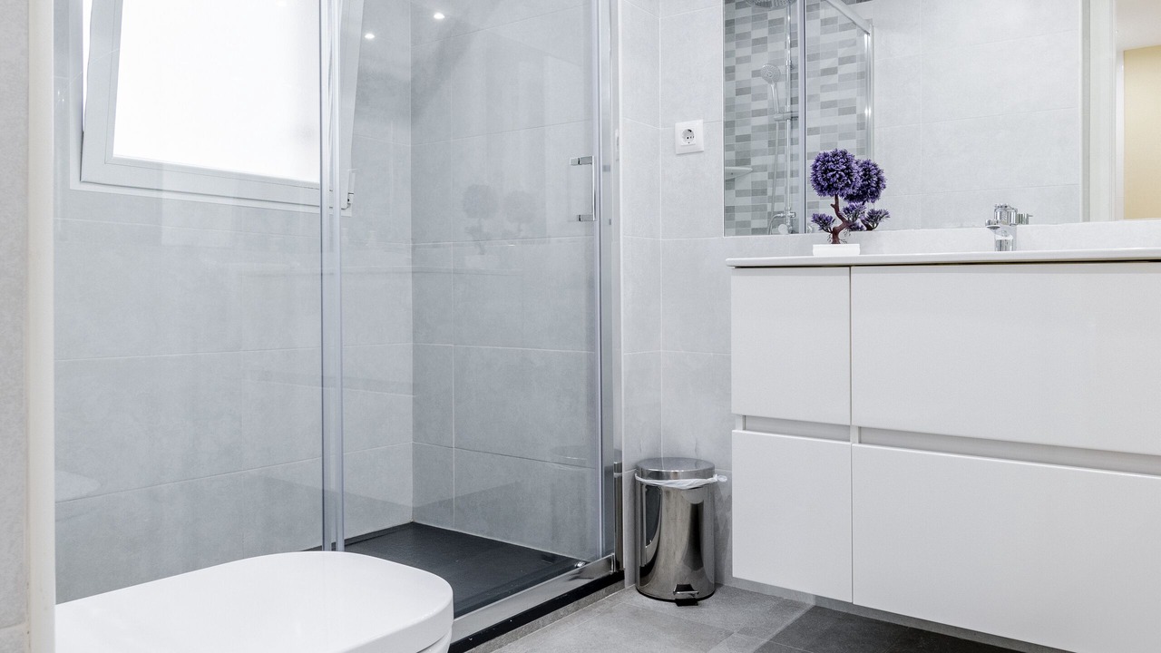 Photo of Bathroom in Trafalgar