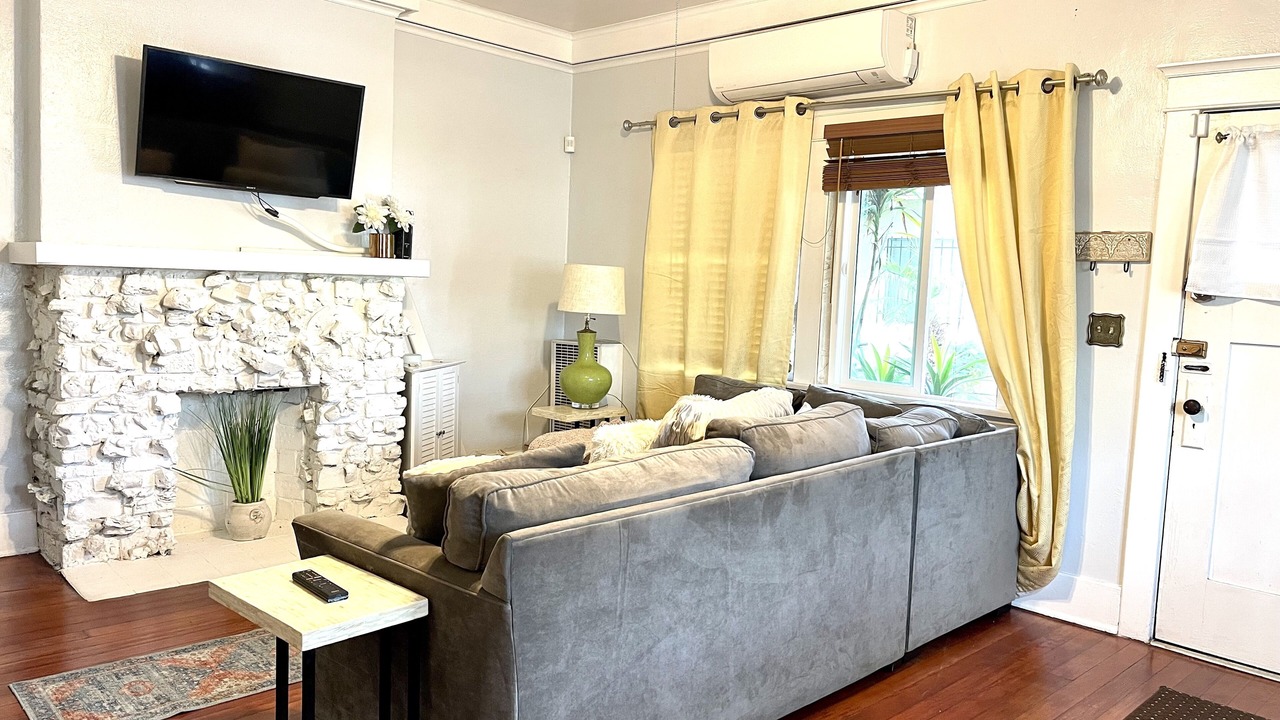 Photo of Bedroom in Pico-Union