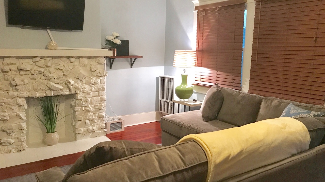 Photo of Bedroom in Pico-Union