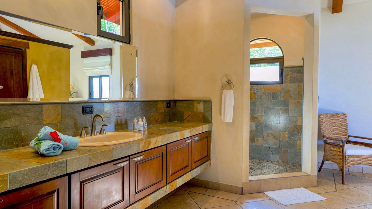 Photo of Bathroom in Dominical