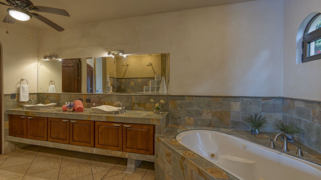 Photo of Bathroom in Dominical
