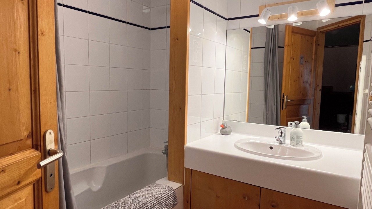 Photo of Bathroom in Oz