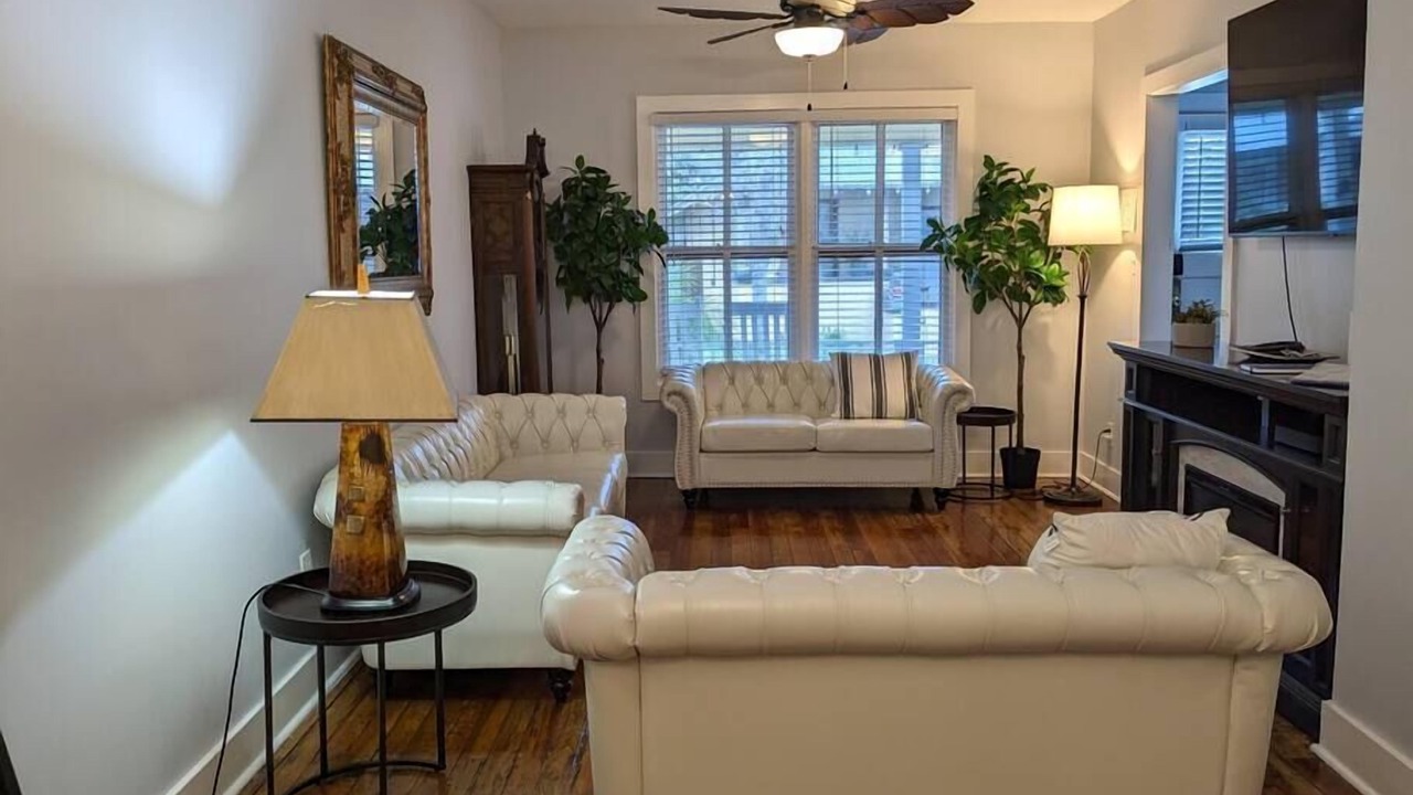 Photo of Livingroom in Downtown Historic District