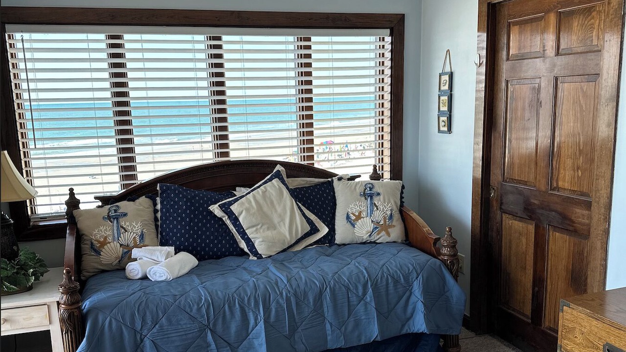 Photo of Bedroom in Arcadian Shores