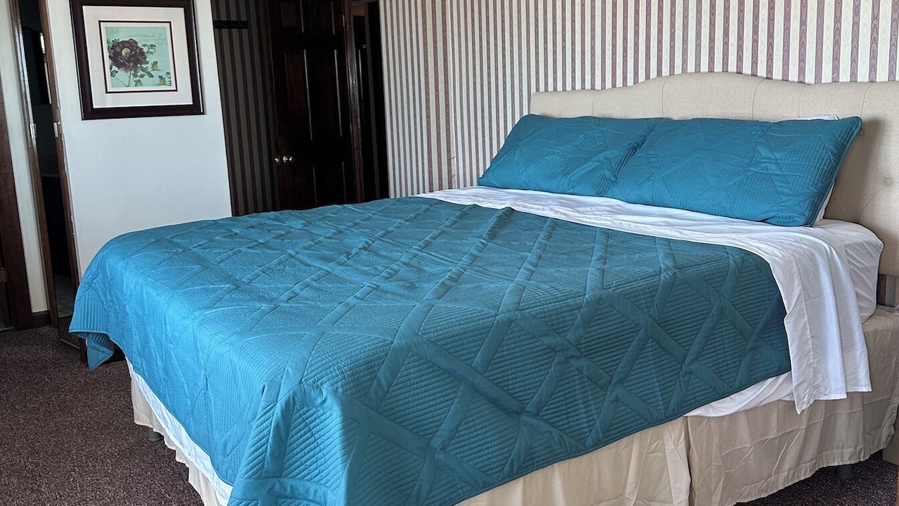 Photo of Bedroom in Arcadian Shores