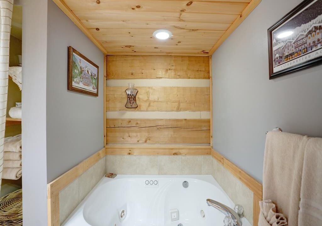 Photo of Bathroom in Seven Devils