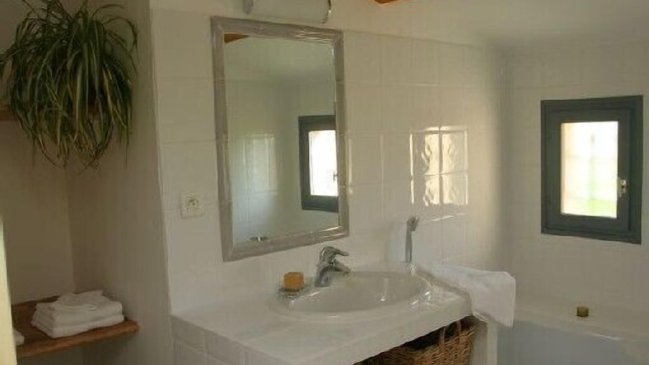 Photo of Bathroom in Beaumes-de-Venise