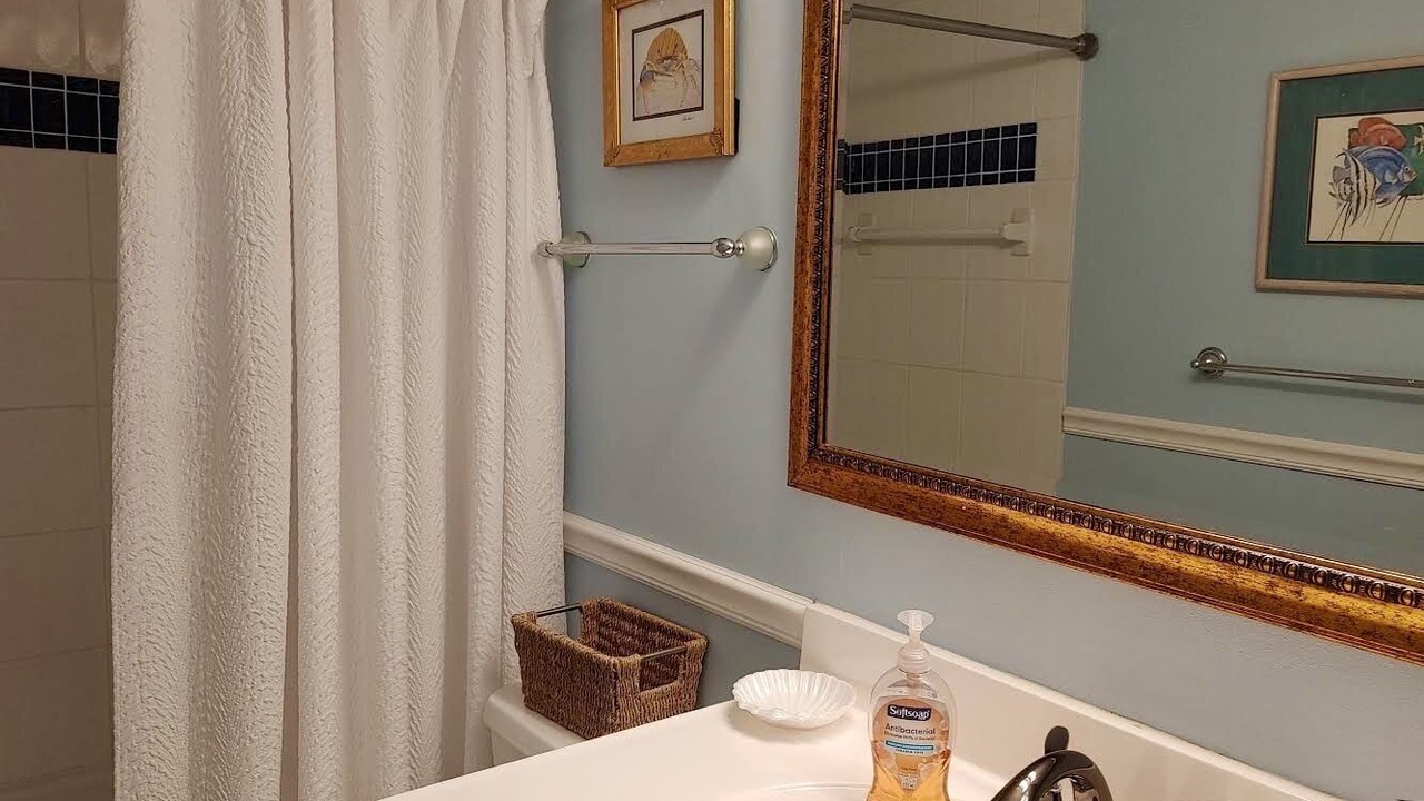 Photo of Bathroom in Folly Field
