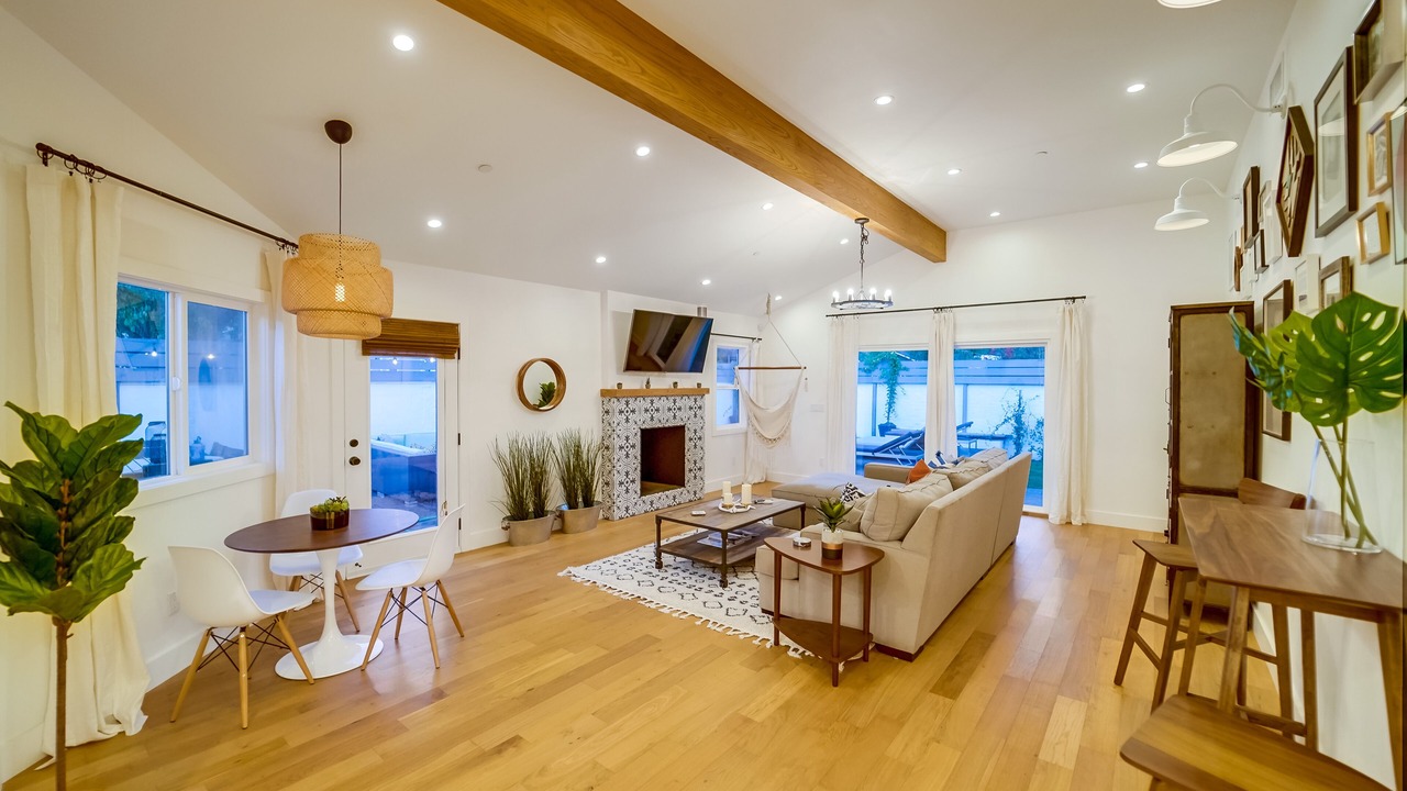Photo of Livingroom in North Central