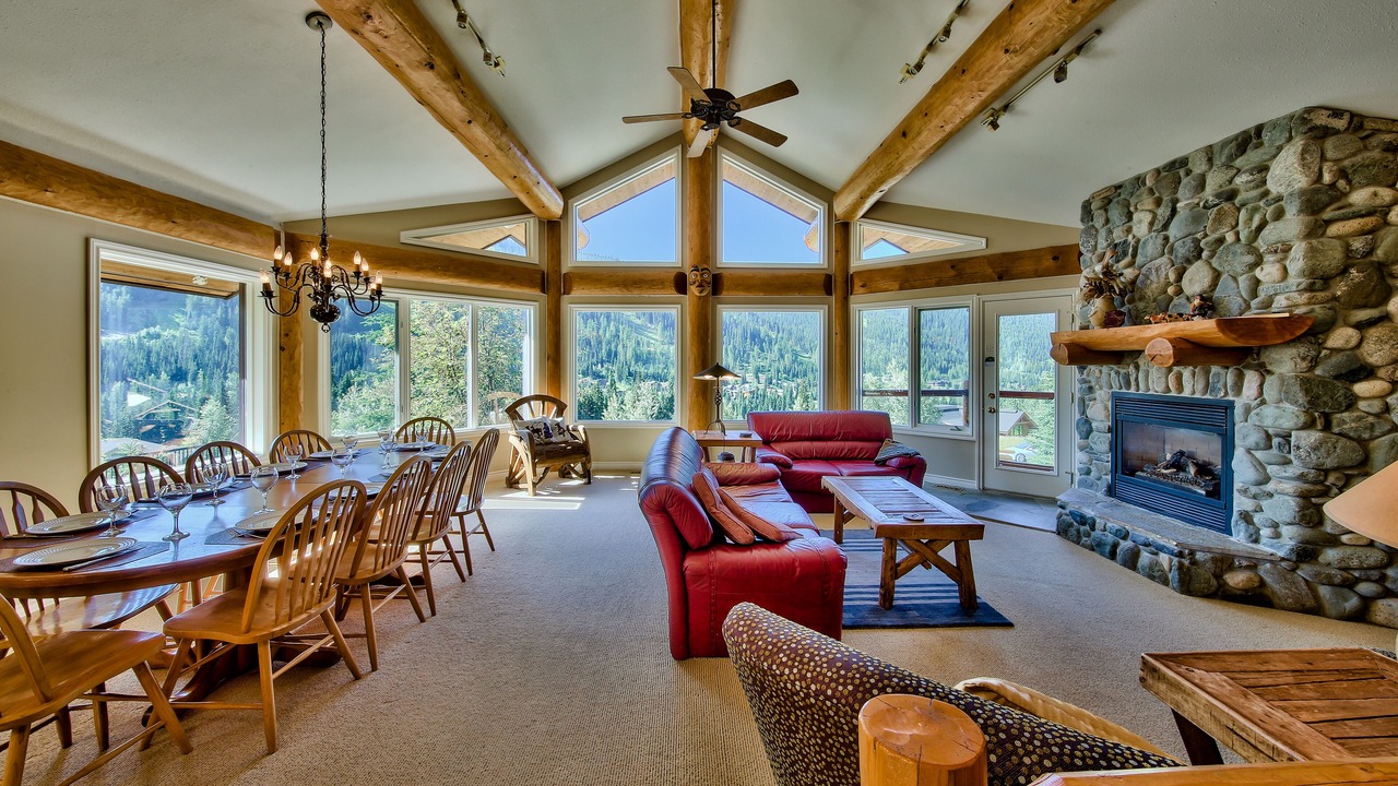Photo of Livingroom in Sunburst Estates