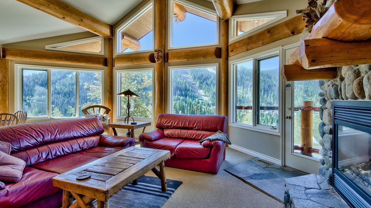 Photo of Livingroom in Sunburst Estates