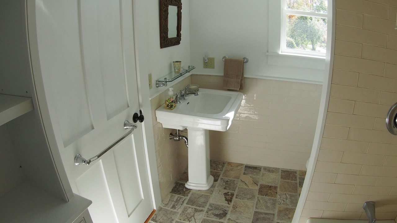Photo of Bathroom in Clarendon