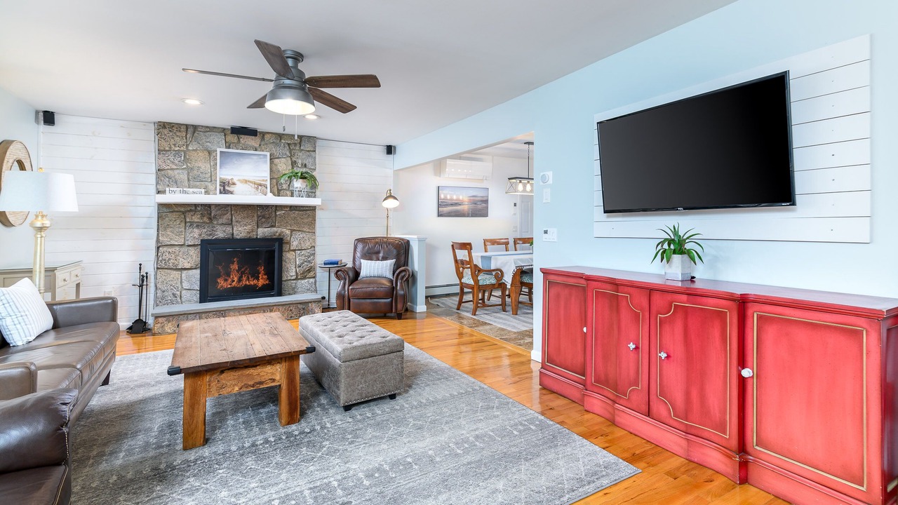 Photo of Livingroom in Mattituck