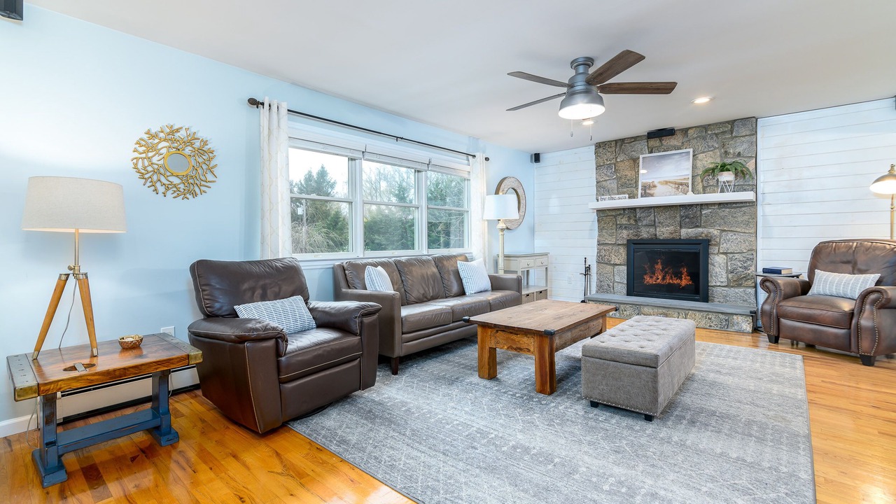 Photo of Livingroom in Mattituck