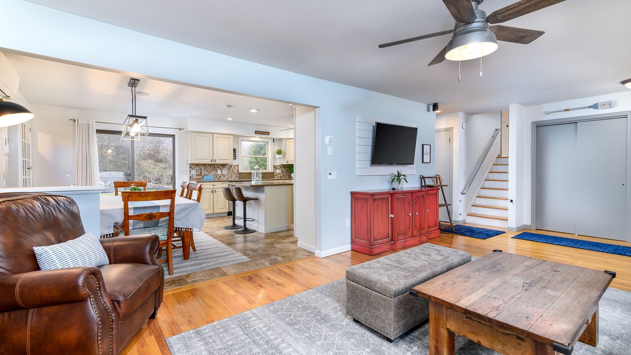 Photo of Livingroom in Mattituck